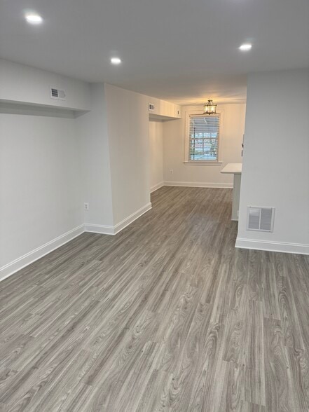 Building Photo - 3909 Brehms Ln