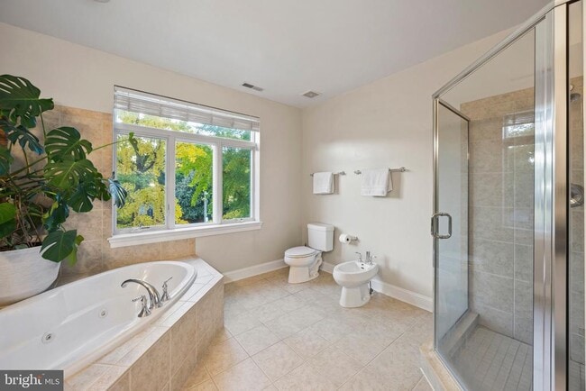 Building Photo - 900 Valencia Ct