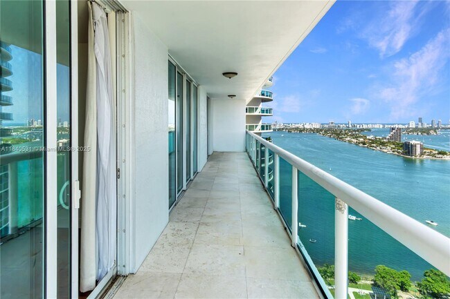 Building Photo - 1800 N Bayshore Dr