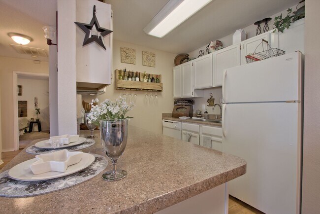 Building Photo - 2 Bed | 2 Bath 1,100 Sq. Ft. Two Car Garag...