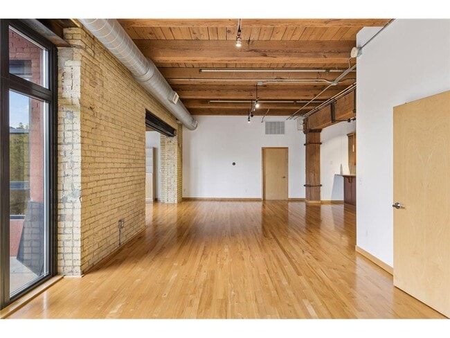 Building Photo - 607 Washington Ave S