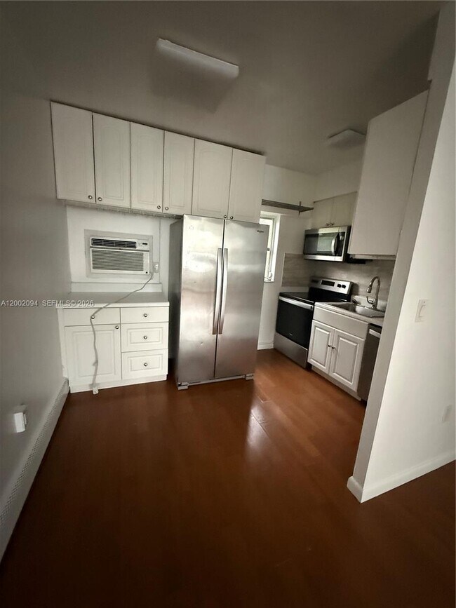 Building Photo - 10281 E Bay Harbor Dr