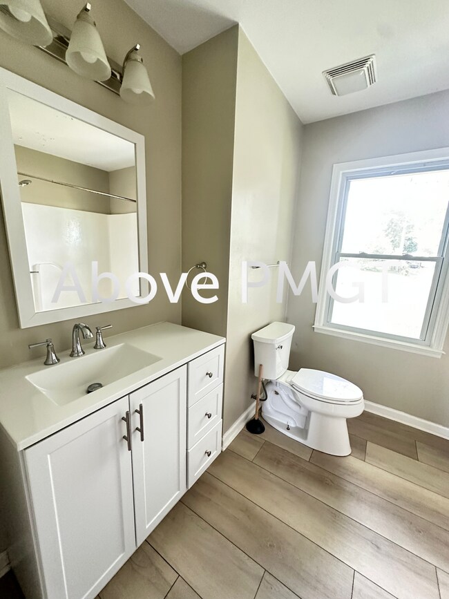 Building Photo - Completely remodeled and a Great location in Inman.