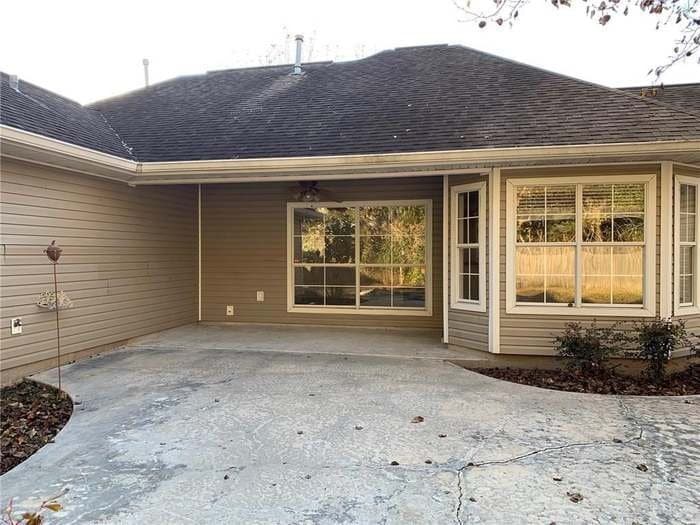 Building Photo - 39364 W Brookfield Dr