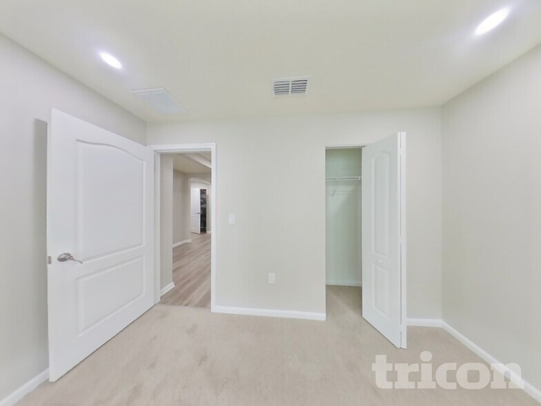 Building Photo - 2374 Sotterley Ln