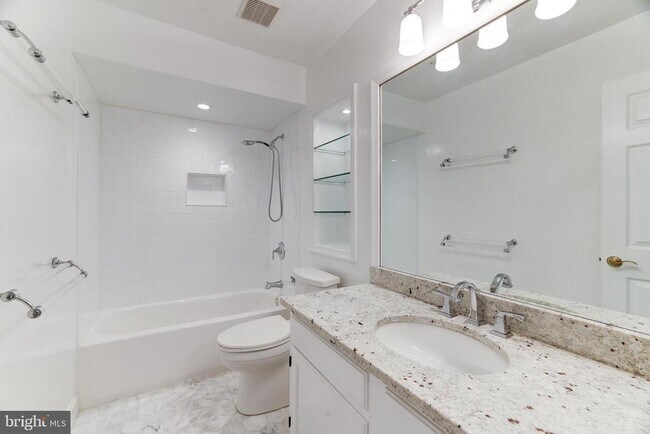 Building Photo - 1412 McLean Mews Ct