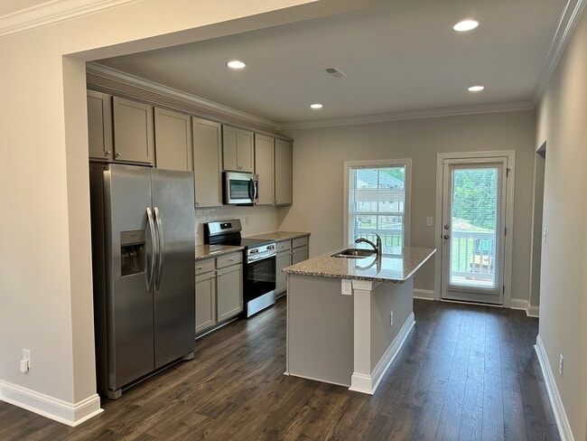 Kitchen - 579 Forestville Rd