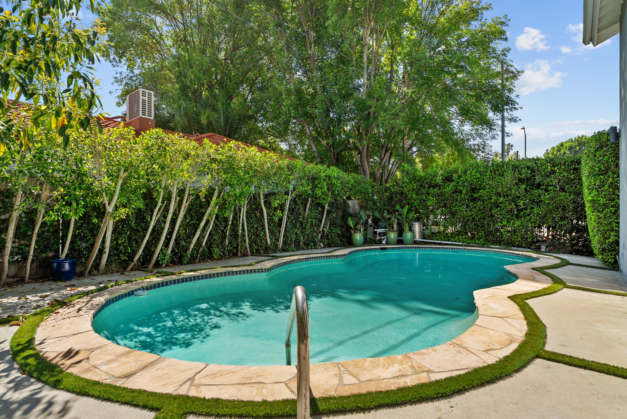 Building Photo - 4242 Van Nuys Blvd