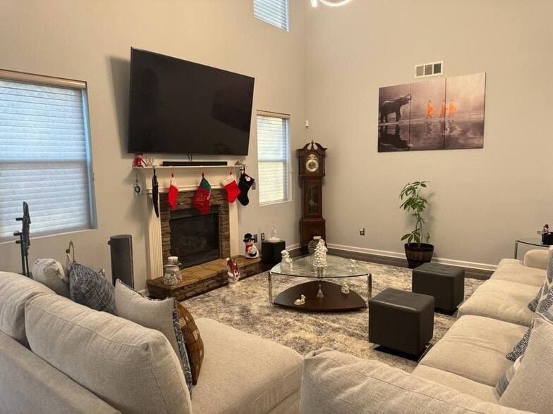 Building Photo - 1489 Washington Rose Ave