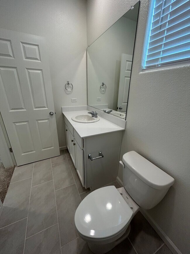 Building Photo - Beautiful Newer 4 Bedroom Home in Aspen-Sequoia Trails with Solar!