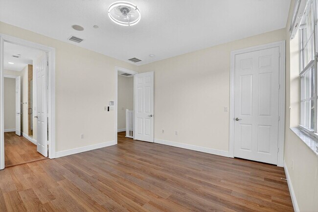 Building Photo - 2502 N Dixie Hwy