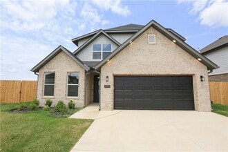 Building Photo - 970 Moksha St