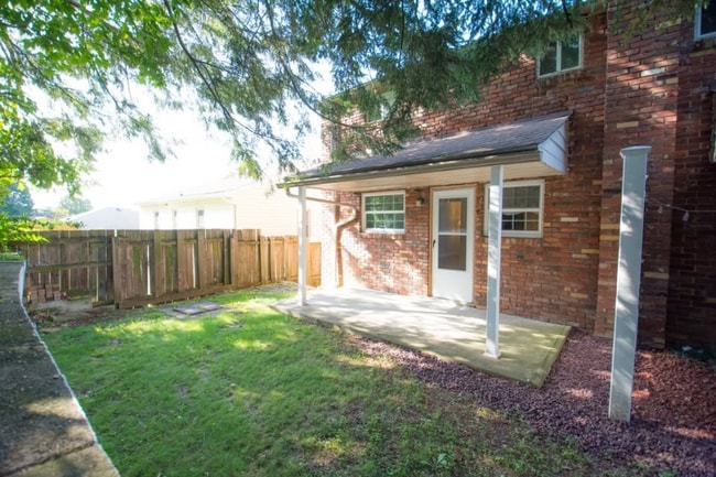 Building Photo - 733a Cribbs St