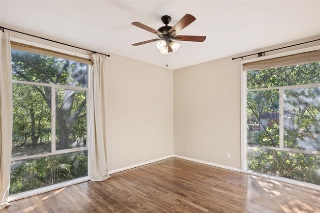Building Photo - 1405 Broadmoor Dr