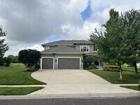 Building Photo - 5BR/5BA | Single Family Home | 3-Car Garage Parking | Fenced backyard