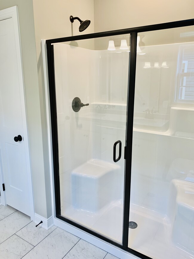 Building Photo - 850 McIntyre St