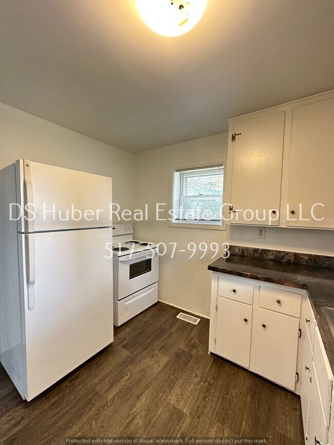 Building Photo - 305 E Everettdale-