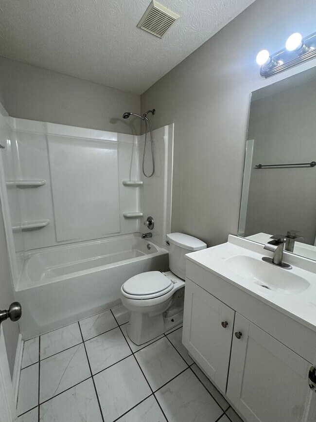 Building Photo - 7002 Oak Side Ct