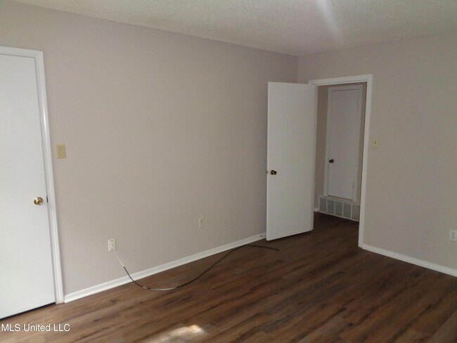 Building Photo - 5163 Haynes Dr