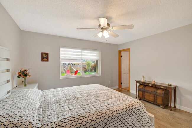 Building Photo - 5340 SW 115th Ave