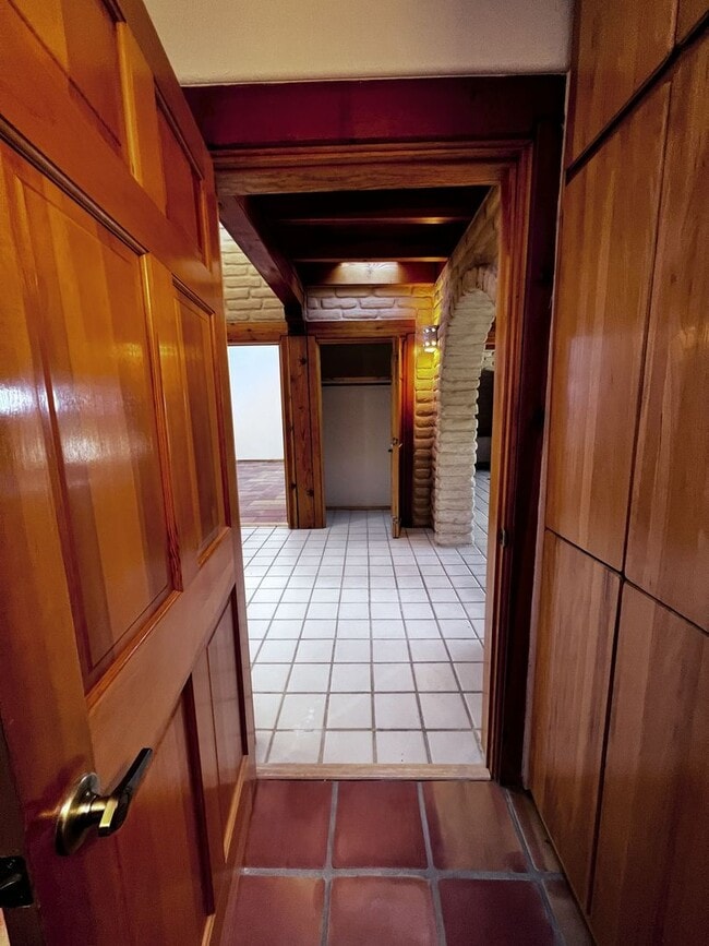 Building Photo - 5 Oriente Ct