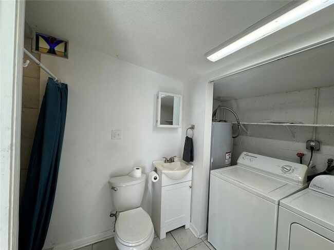 Building Photo - 302 W Wall St