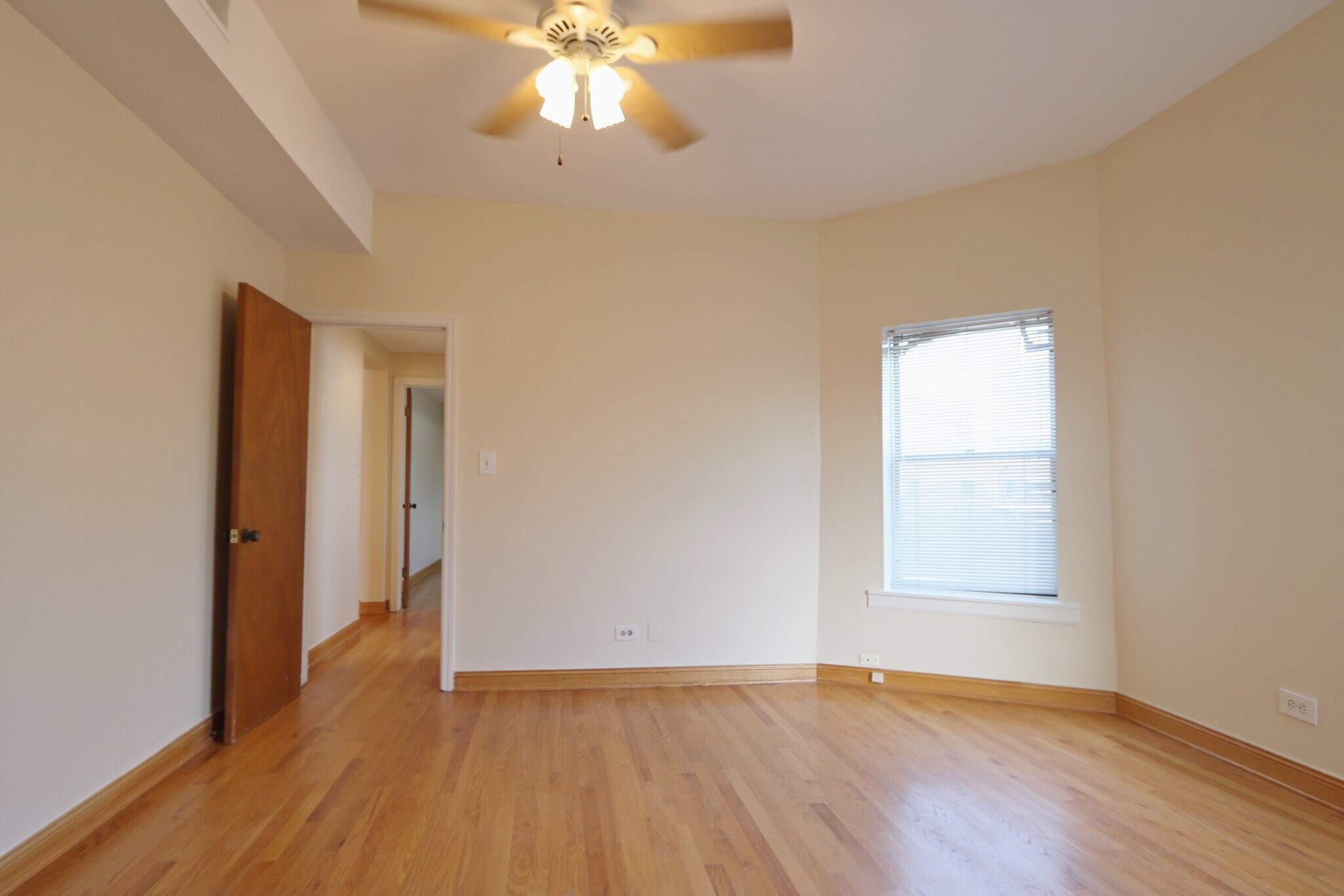 Building Photo - 918 W Buena Ave