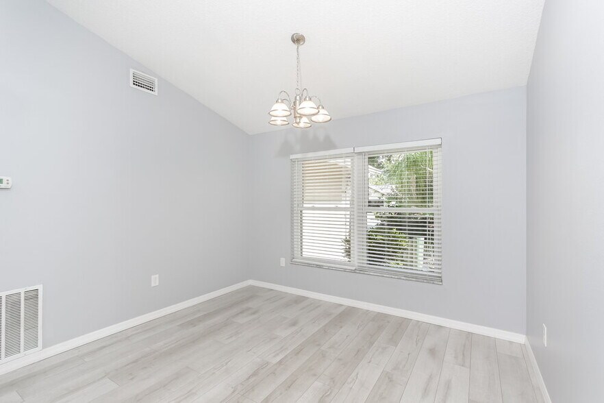 Building Photo - 4710 Glenbrooke Terrace