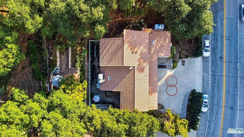 Building Photo - 1456 1/2 E Chevy Chase Dr