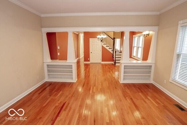Building Photo - Sweet Spacious Townhome With Finished Base...