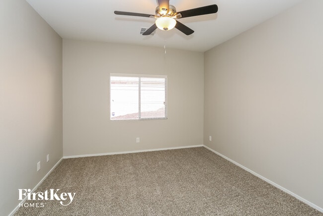 Building Photo - 6233 Highland Gardens Dr