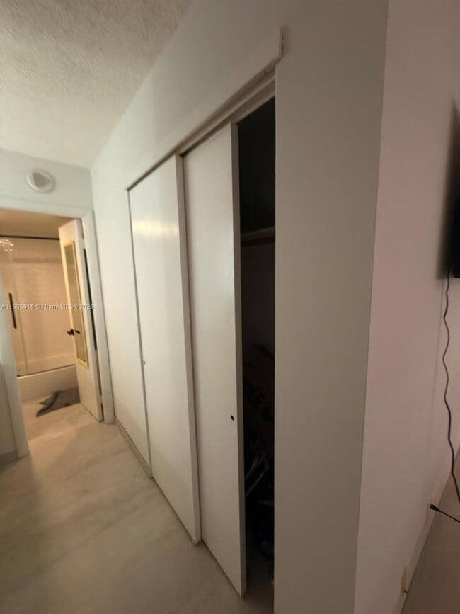 Building Photo - 3113 S Ocean Dr