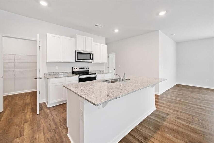 Building Photo - 283 White Cedar Dr