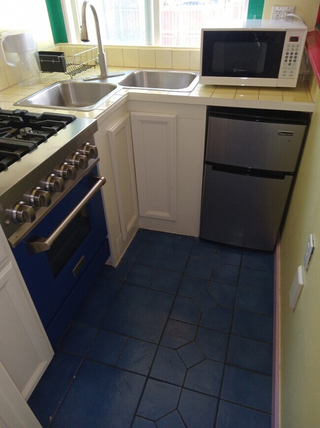 Building Photo - 2909 King St