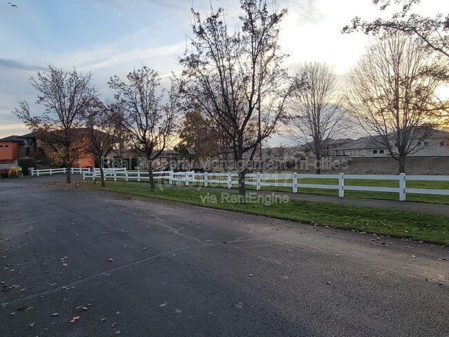 Building Photo - 19 Jasmine Ln