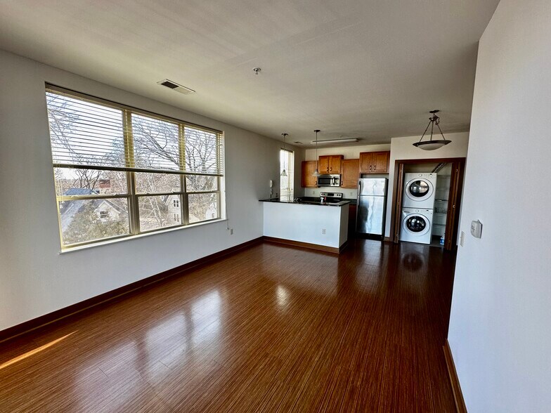 Building Photo - 1917 Monroe St