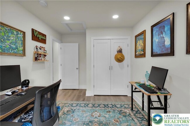 Building Photo - 221 Craig Ave