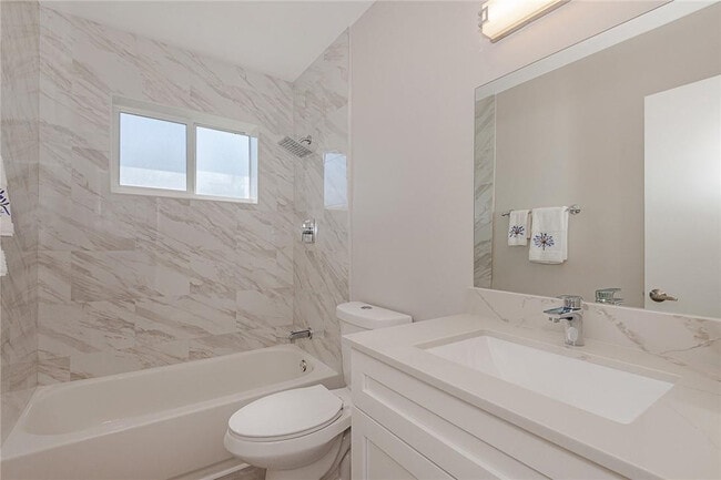 Building Photo - 2217 NE 20th Ave