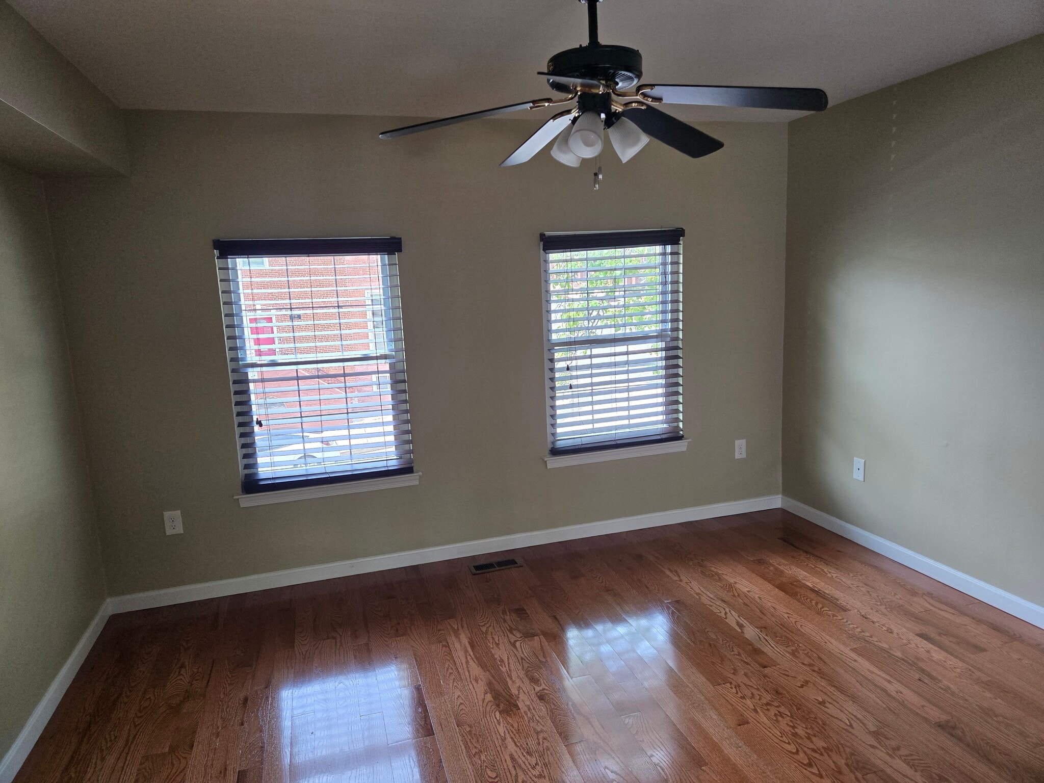 Building Photo - 33 N Ann St