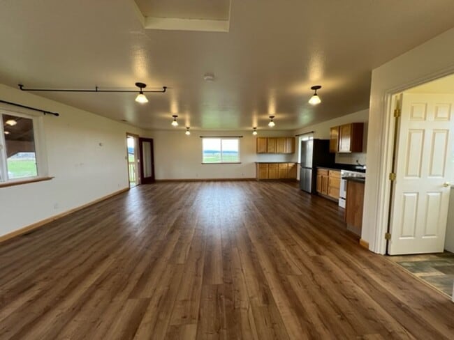 Building Photo - Marilann CT