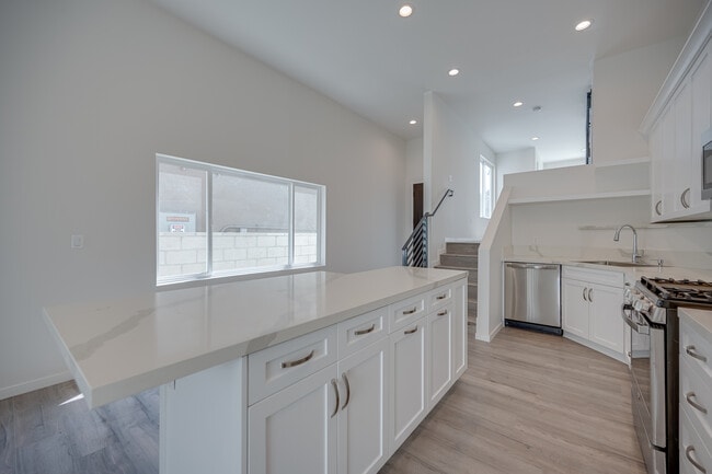 kitchen - 2611 Hyperion Ave