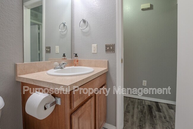 Building Photo - 414 Calla Lily Ln