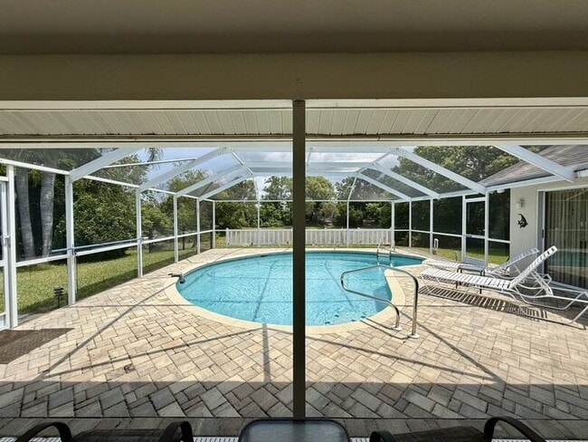 Building Photo - 8724 Ashbury Dr