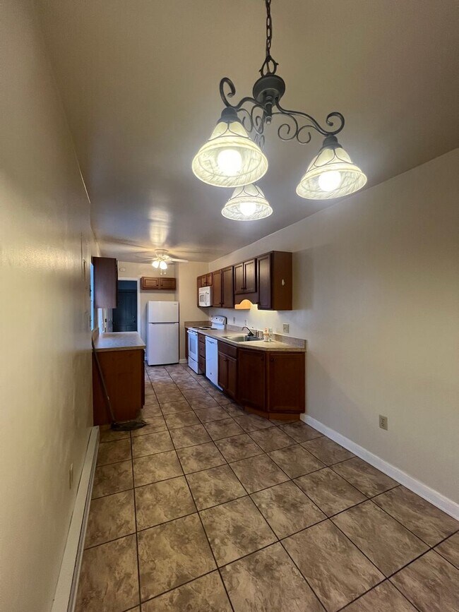 Building Photo - 617 N 2nd St