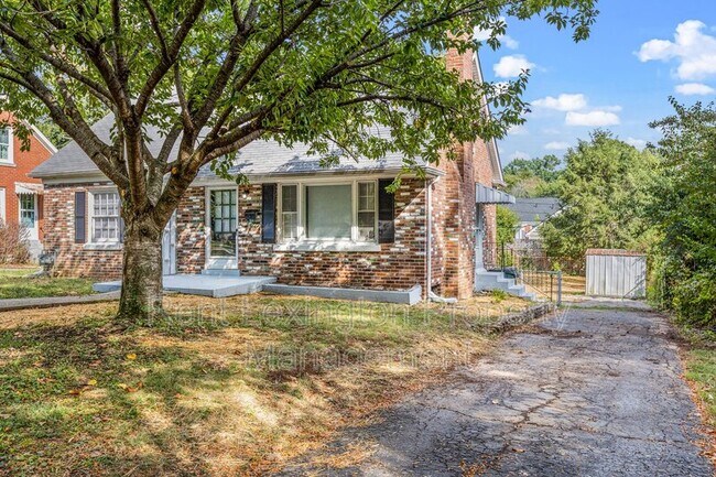 Building Photo - 312 Boiling Springs Dr