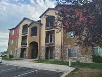 Building Photo - Very Nice Pleasant Grove Condo
