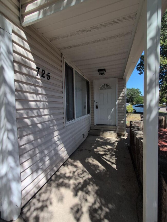 Building Photo - 725 Lima St