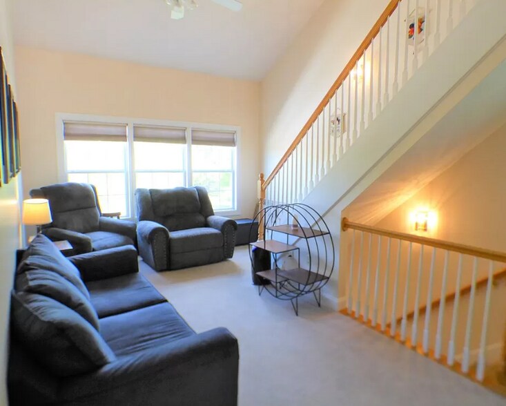 Building Photo - 2 2nd St