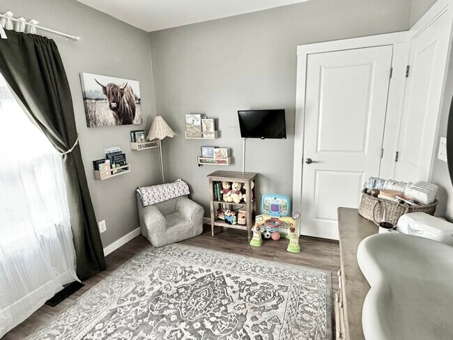 2nd bedroom with a door to bathroom and access to upstairs - 135 E Wayne Ter