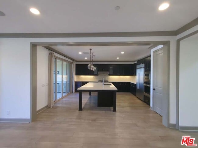 Building Photo - 16243 Cameo Ct